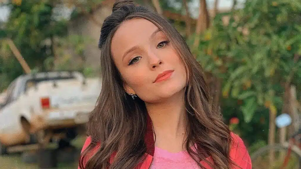 Pais de Larissa Manoela retiraram R$ 5 milhões de empresa da filha enquanto eram administradores.