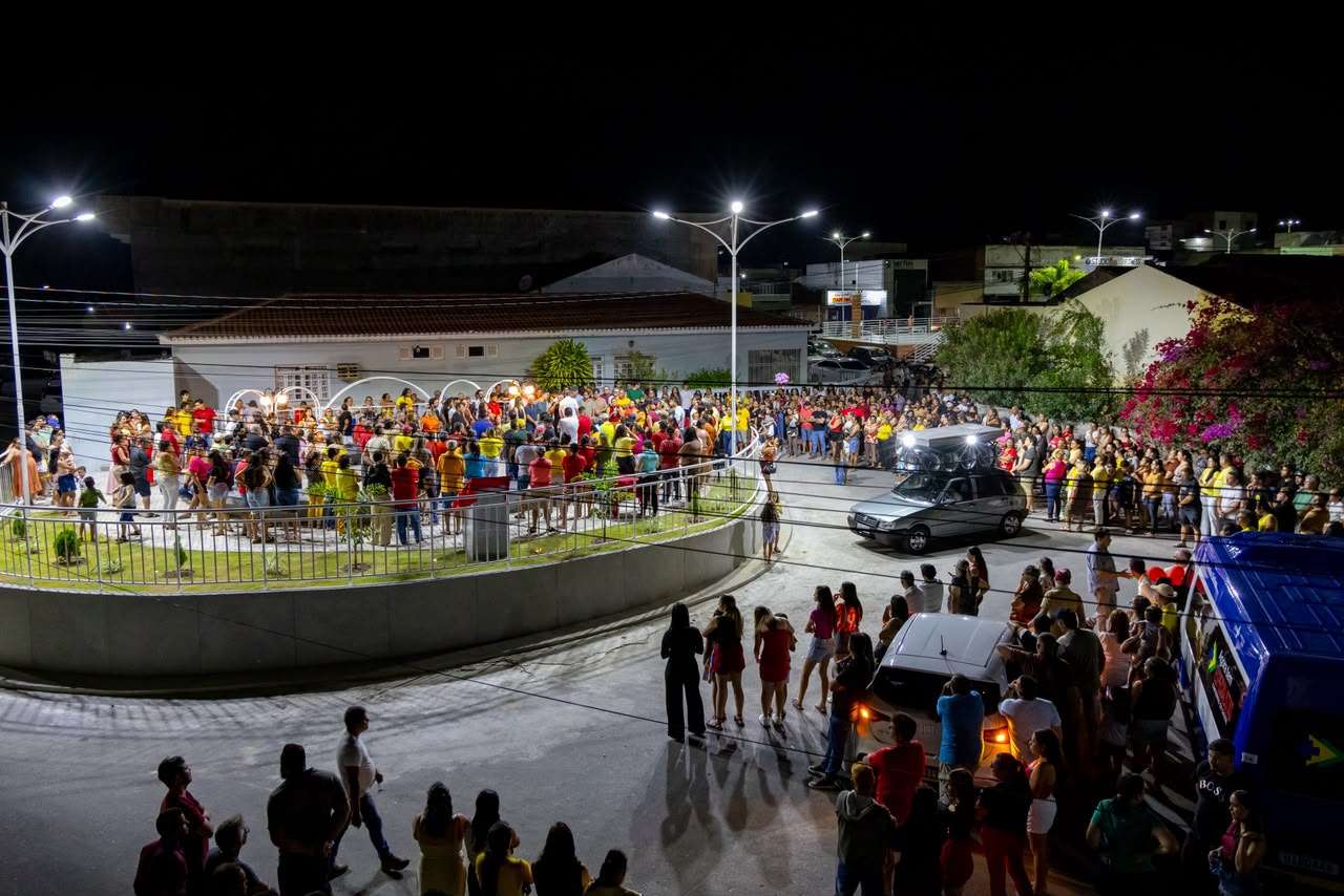 Governo Municipal de Itapetim entrega Praça Aderbal Rêgo requalificada, novos veículos e anuncia obra de pavimentação