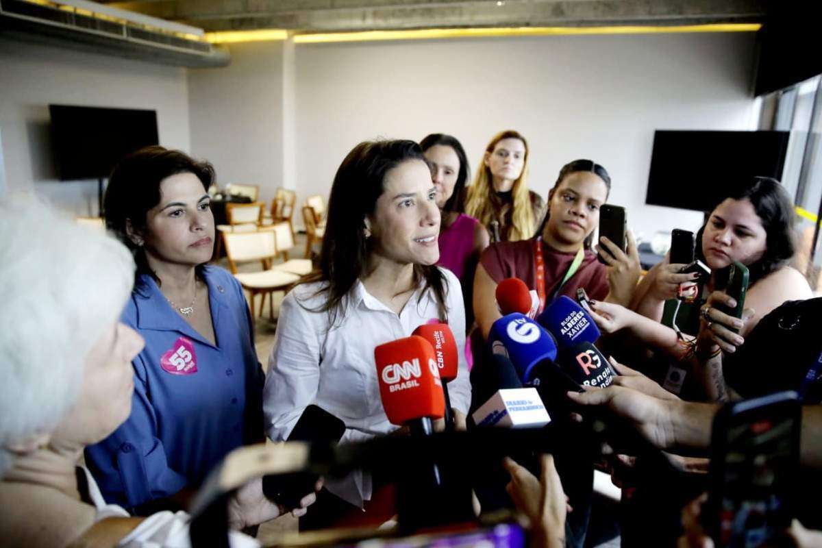 Raquel Lyra rebate acusação de ‘supersalário’ feita por João Campos: “Tudo dentro da lei”